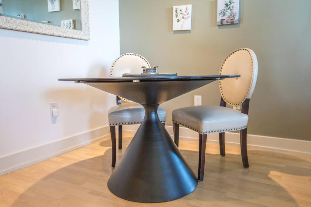 Designer Downtown Condo Suite - Splendid View Des Moines Kültér fotó