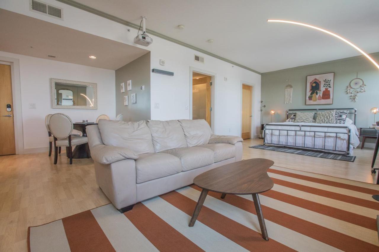 Designer Downtown Condo Suite - Splendid View Des Moines Kültér fotó
